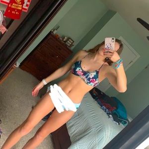 great size!! only selling because i need more room in my closet!!